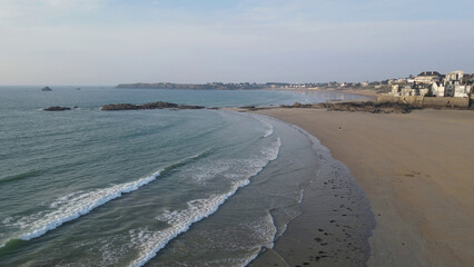 Plage du Sillon à Saint-Malo vue de drone.