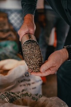 Roasting coffee beans