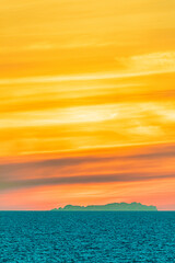 Obraz premium A summer sunset in the Baltic Sea off the coast of Sweden