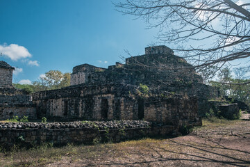Fototapeta na wymiar View above the jungle and the maya pyramids of Ek balam, Yucatan