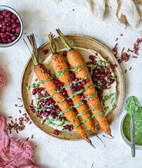Hummus z pieczonymi marchewkami © Karolina
