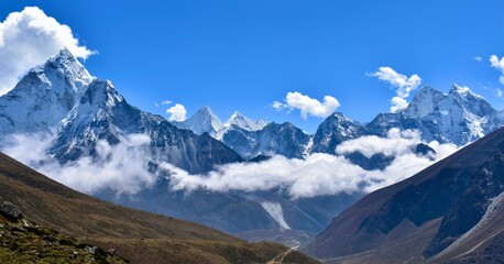 Beautiful shot of the Himalayan mountain range - obrazy, fototapety, plakaty