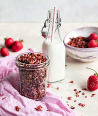 Granola truskawkowa