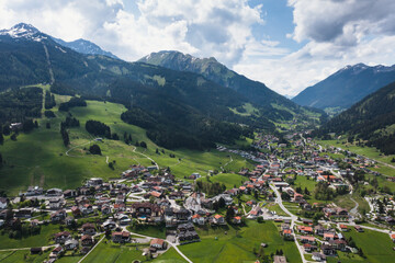 Fototapeta na wymiar Alpine village Lermoos in spring, Austria