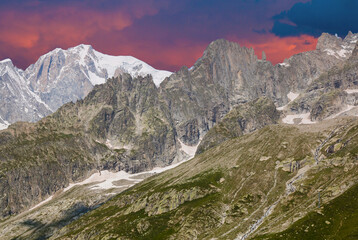 Fototapeta premium Beautiful view of Monte Bianco (Mont blanc) during a summer sunset in Aosta Valley, Italy
