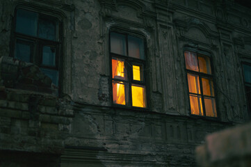 Fototapeta na wymiar old house in the night
