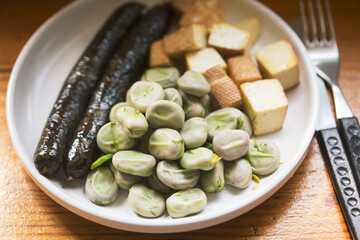 Broad beans with dill and butter with black pudding sausage 