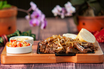 steak with onions
