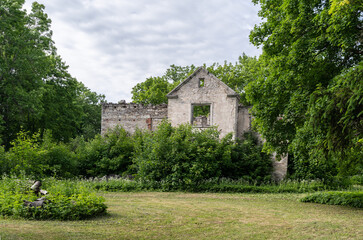 Fototapeta na wymiar ruins of building