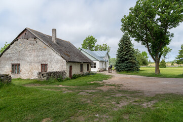 Fototapeta na wymiar old barn in saaremaa