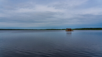 a lodge house in the middle of the lake.