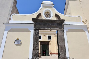Forio - Entrata al cortile della Chiesa di Santa Maria Visitapoveri