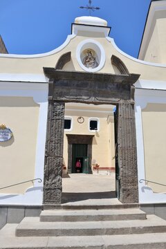 Forio - Accesso alla Chiesa di Santa Maria Visitapoveri