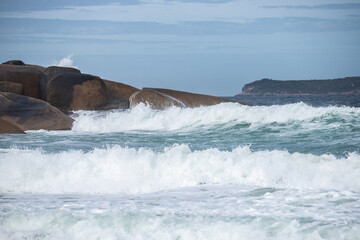 Fototapeta premium waves breaking on rocks