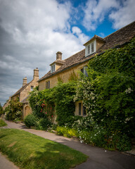 Fototapeta na wymiar Old Traditional English Cottage House with Blue sky.