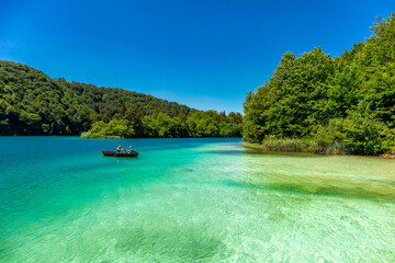 Obraz premium Entdeckungstour durch den wunderschönen Nationalpark Plitvicer Seen - Kroatien