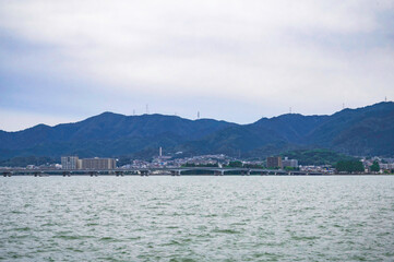 Fototapeta premium びわ湖と対岸の風景