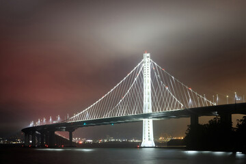 Obraz premium San Francisco-Oakland Bay Bridge Eastern Span in the Fog via Treasure Island.