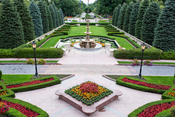 Flower beds in front of The Broadmoor, Colorado Springs. - obrazy, fototapety, plakaty