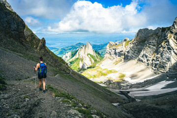 Hiker is descending from Öhrli