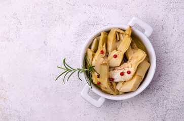 Slices of fried artichokes with spicy oil