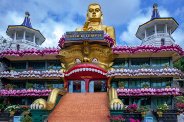 ダンブッラ石窟寺院