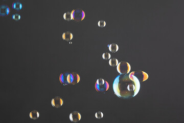 グレーの背景に映えるシャボン玉　Soap bubble