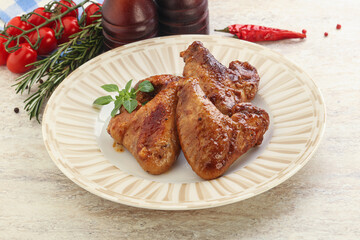 Roasted chicken wings with spicy sauce