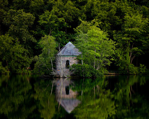 castillo en el lago