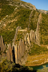 Ermita romanica de Sant vicenç (s.XII). Finestres. Macizo del Montsec.Cordillera...