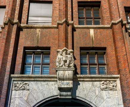 die historische Fassade des Ullstein Verlagshaus in Berlin Tempelhof, Berlin, Deutschland