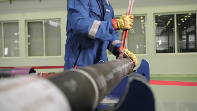 connection of drilling oil pipes
