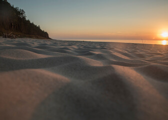 plaża po zachodzie słońca