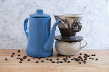 ケトル、カップ、ドリッパー、。コーヒー豆