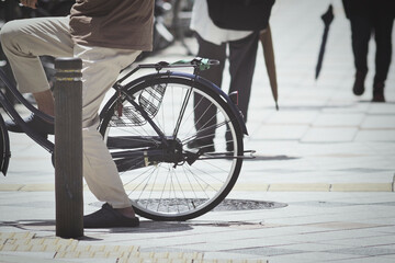 自転車に乗る人