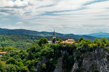 Fototapeta na wymiar Entdeckungstour durch den Regionalpark der Höhlen von Škocjan - Škocjan - Kroatien