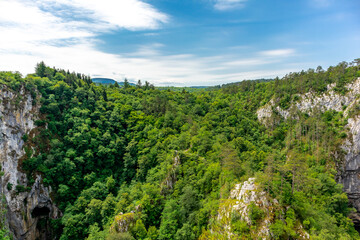 Fototapeta na wymiar Entdeckungstour durch den Regionalpark der Höhlen von Škocjan - Škocjan - Kroatien