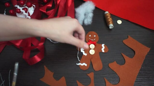 Christmas toy gingerbread man is ready. Step-by-step manufacturing instructions. Step 5