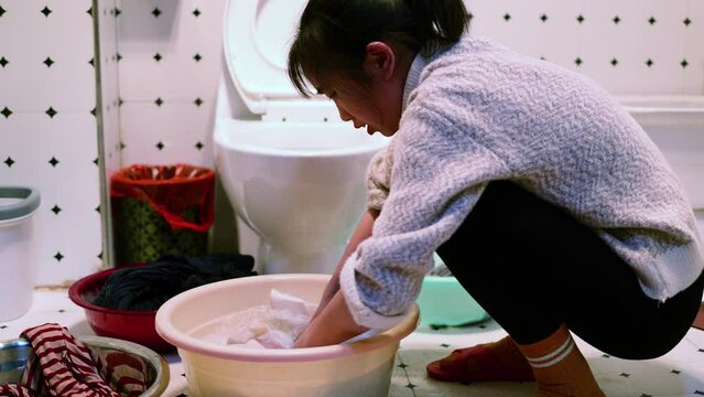 A woman who washes clothes