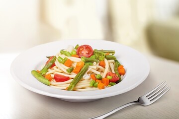 Mix corn pasta with chees and vegetable on plate.
