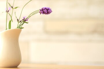 ラベンダーの入った花瓶