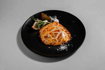 Marinated veined meat with vegetables