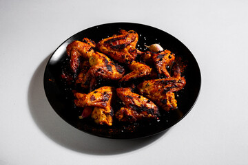 Fried chicken wings with vegetables