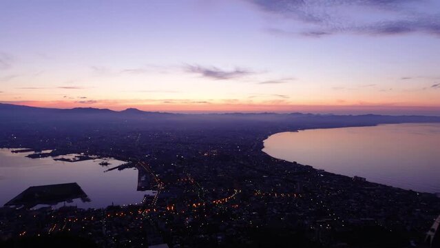 タイムラプス撮影  函館山山頂から望む函館市街の夜明け  北海道函館市の観光イメージ