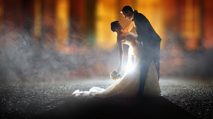 first dance - Elegant wedding by night - obrazy, fototapety, plakaty