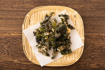 三陸産ワカメの唐揚げ