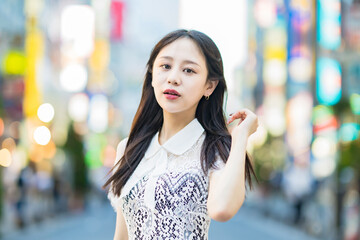 Obraz premium 繁華街でのポートレート
