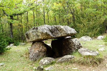 Dolmen de Cornudella.(Dolmen de la cabaneta del Forno)Bosque de Transás.Pirineo Aragones.Huesca.España. © Tolo
