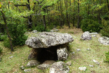 Dolmen de Cornudella.(Dolmen de la cabaneta del Forno)Bosque de Transás.Pirineo Aragones.Huesca.España. © Tolo