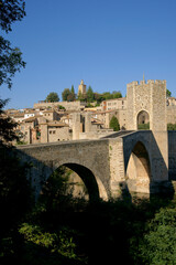 Puente fortificado, s.XI,XIII. Besalu. Garrotxa. Girona..Catalunya.Espa&ntilde;a.